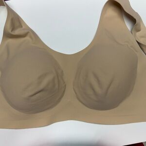 Amoena Smooth Nude Bra, No Wire, 4 Hooks, Wide Sides. Mastectomy, Removable Cups